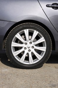 Renault Latitude (11) (Copier) Jantes 18 pouces pour les versions initiale.