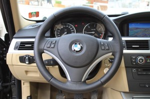 BMW320d (5) Volant sport multi fonction.