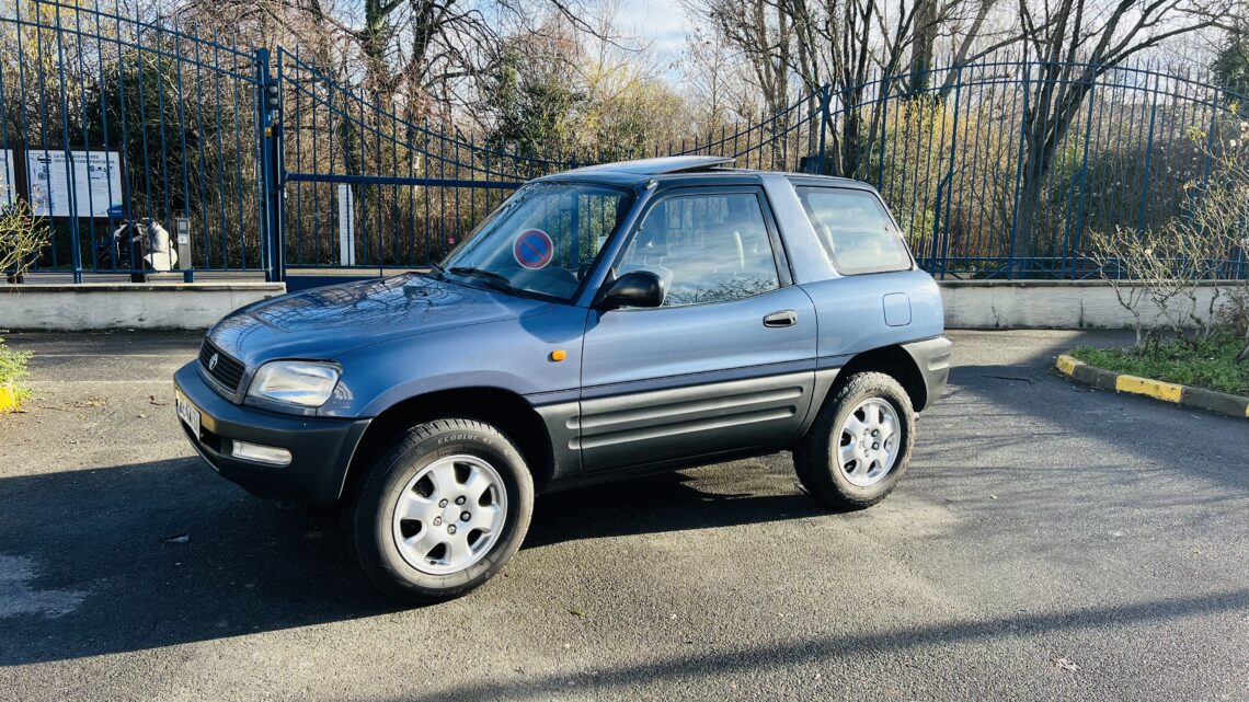 Essai Toyota Rav 4 à la 26e Traversée de Paris en anciennes.